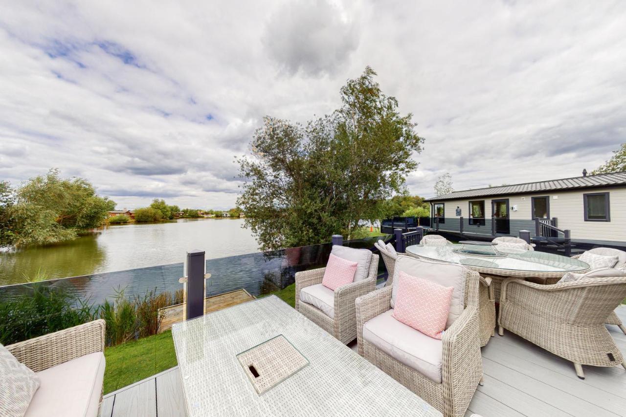 Tattershall Vip Lodge- Lakeside Setting With Hot Tub And Private Fishing Peg Situated On Osprey Lake Tattershall Park Esterno foto