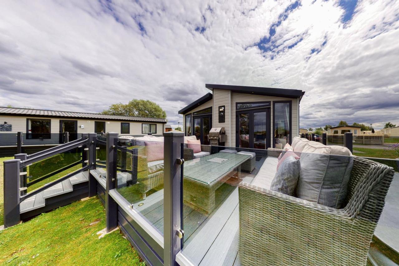 Tattershall Vip Lodge- Lakeside Setting With Hot Tub And Private Fishing Peg Situated On Osprey Lake Tattershall Park Esterno foto