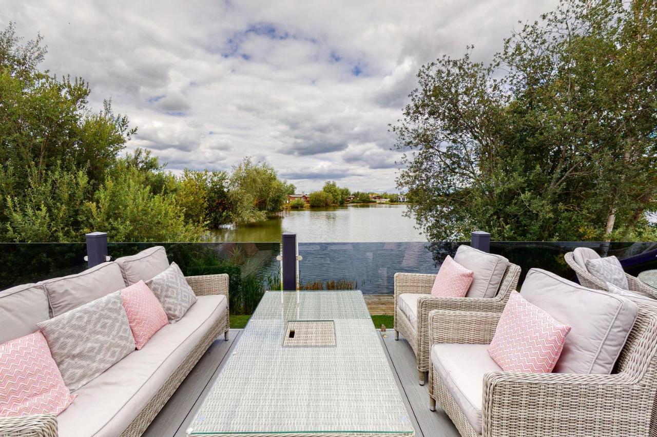 Tattershall Vip Lodge- Lakeside Setting With Hot Tub And Private Fishing Peg Situated On Osprey Lake Tattershall Park Esterno foto