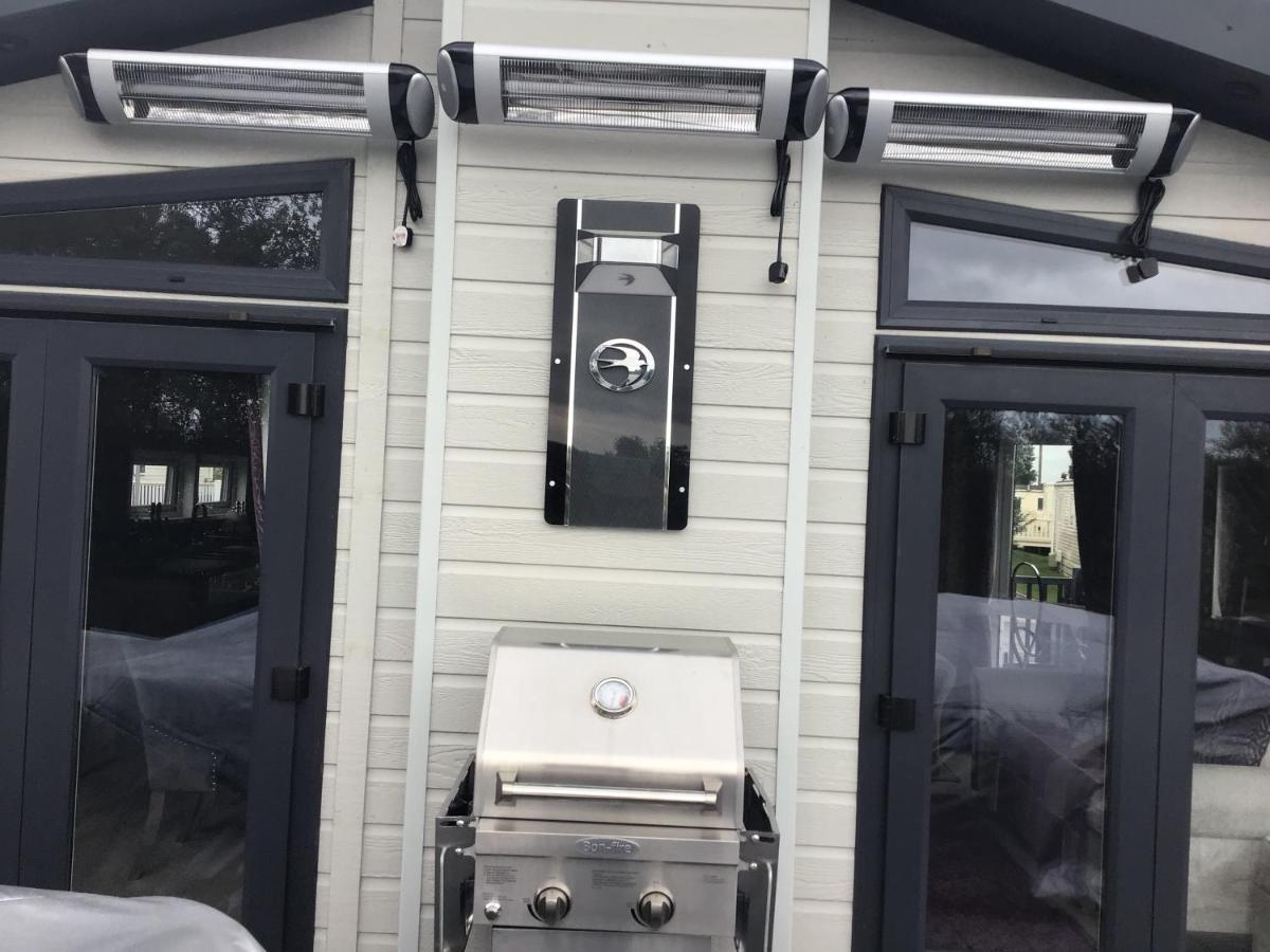Tattershall Vip Lodge- Lakeside Setting With Hot Tub And Private Fishing Peg Situated On Osprey Lake Tattershall Park Esterno foto