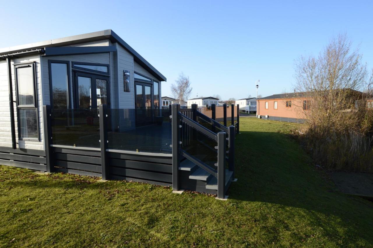 Tattershall Vip Lodge- Lakeside Setting With Hot Tub And Private Fishing Peg Situated On Osprey Lake Tattershall Park Esterno foto